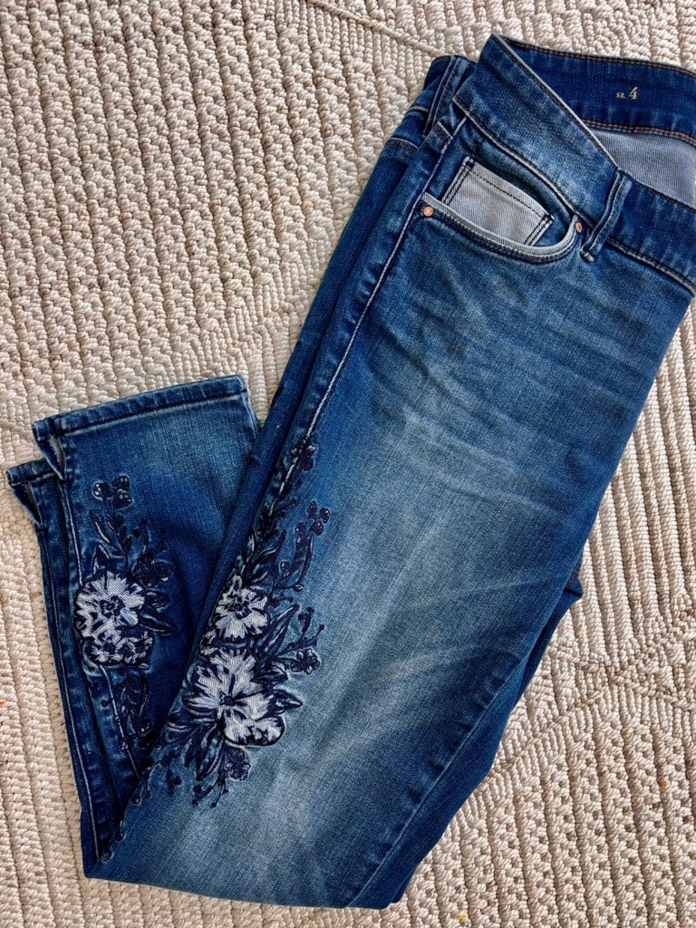 Floral Embroidered Ankle Crop Skinny Jeans